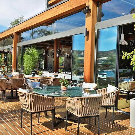 Mare Deluxe Residences &