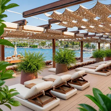 Ξενοδοχείο Mare Deluxe Residences & 4*
