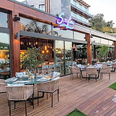 Mare Deluxe Residences &